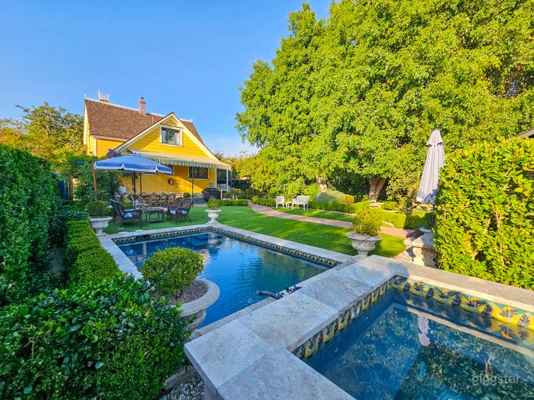  Victorian Elegance: Timeless Pool Retreat 
