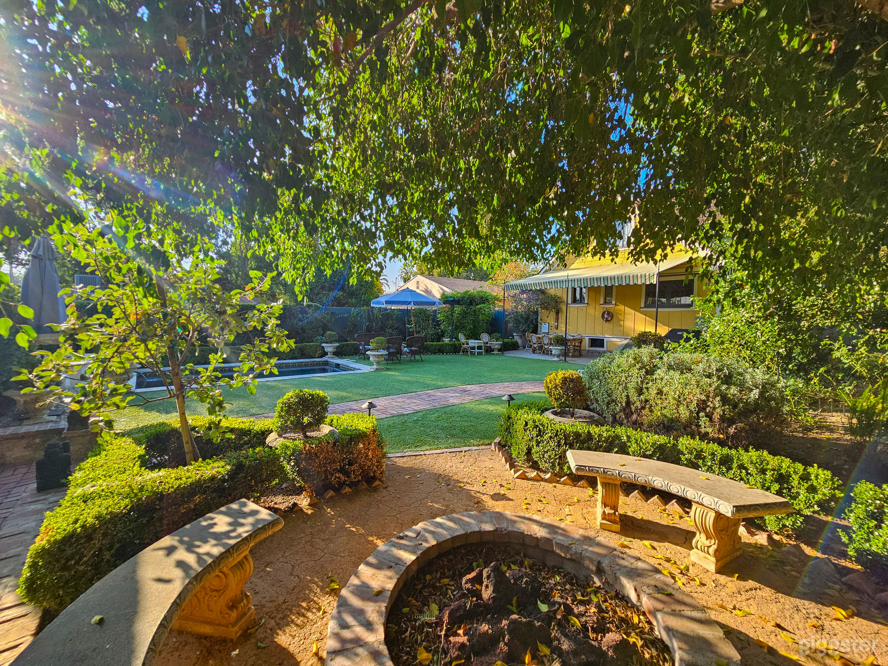 Victorian Elegance: Timeless Pool Retreat Photo 4