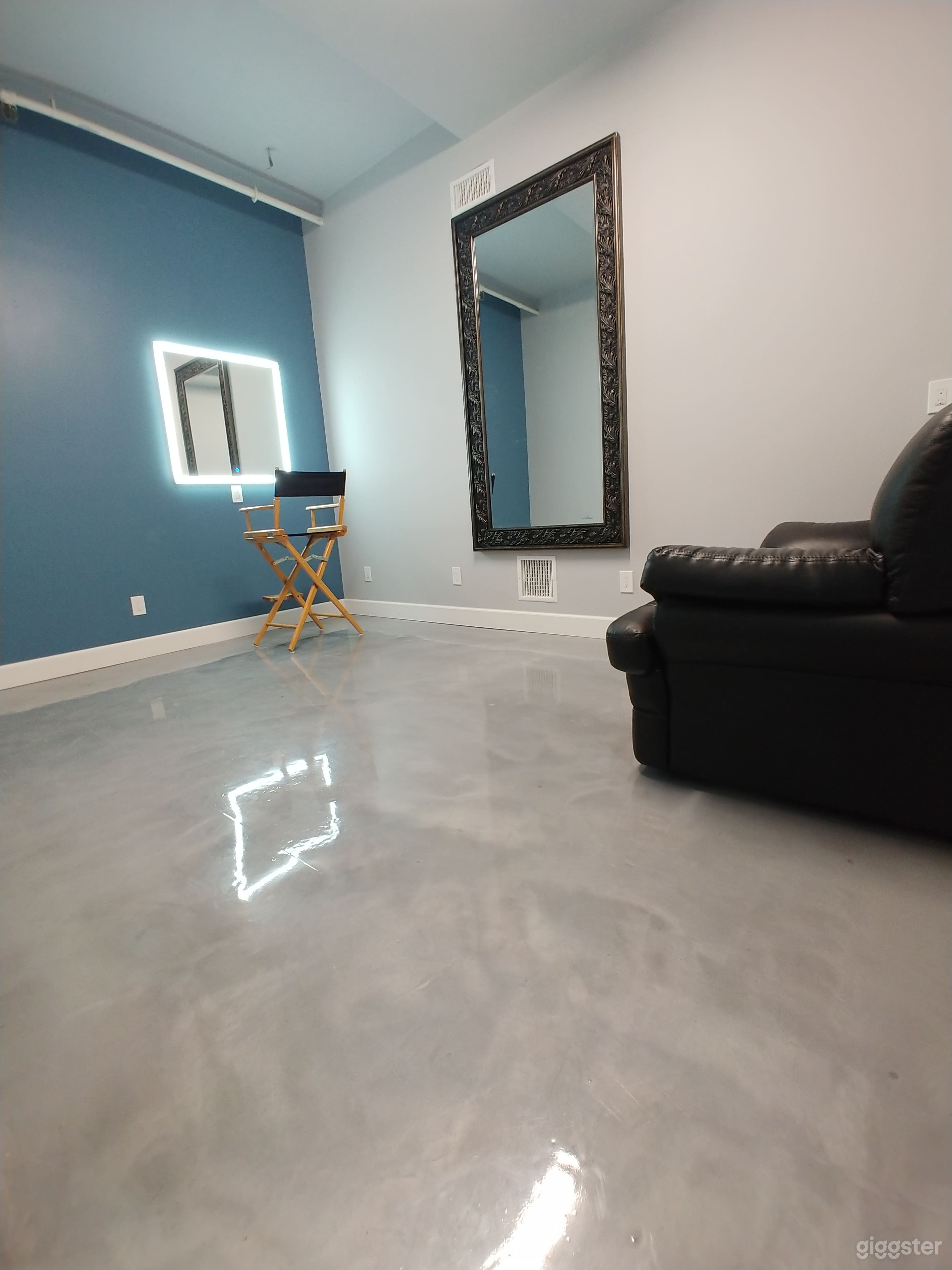 Green Room 1 /Wardrobe/Makeup