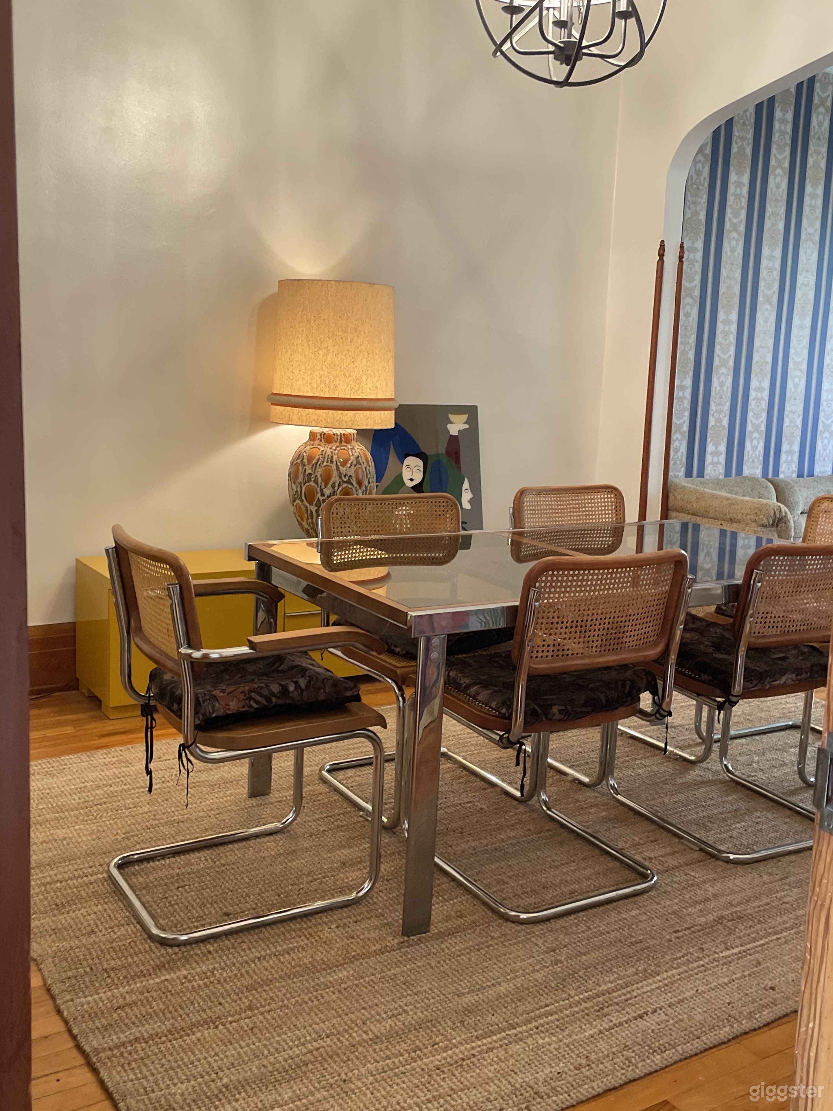 Vintage Mid-Century Modern/Space Age Apartment Photo 2
