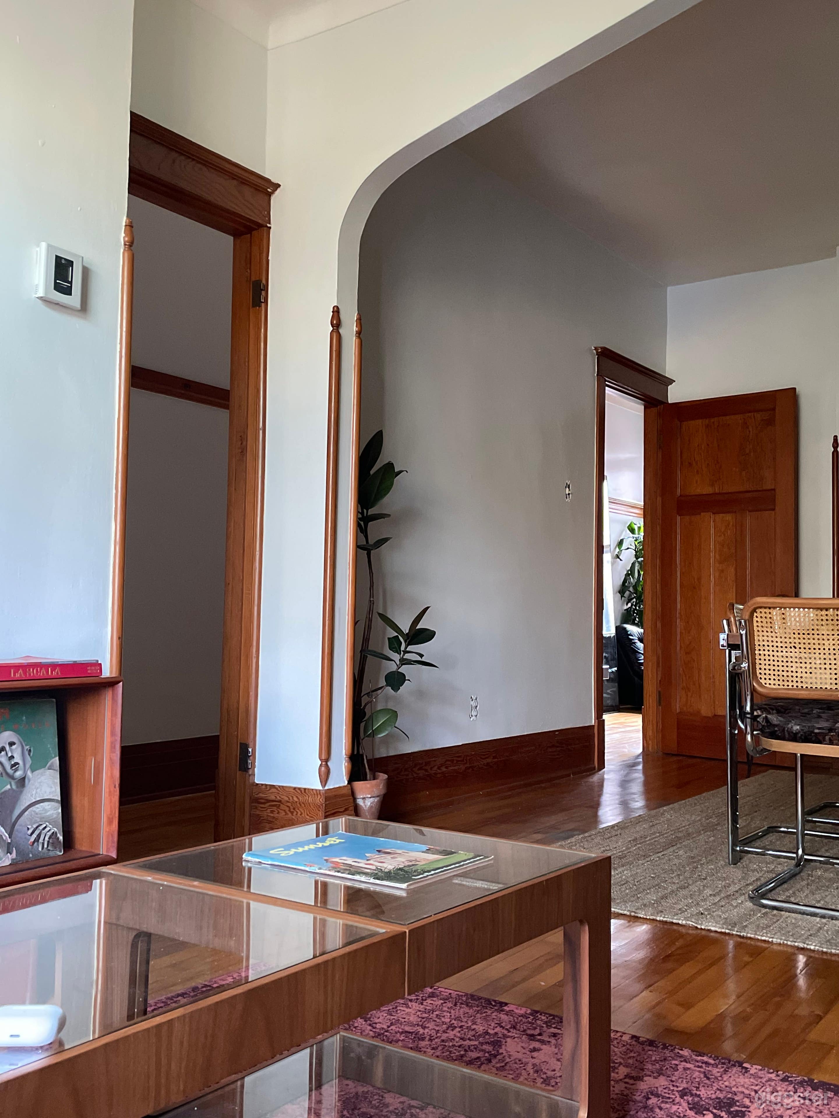 Vintage Mid-Century Modern/Space Age Apartment Photo 3