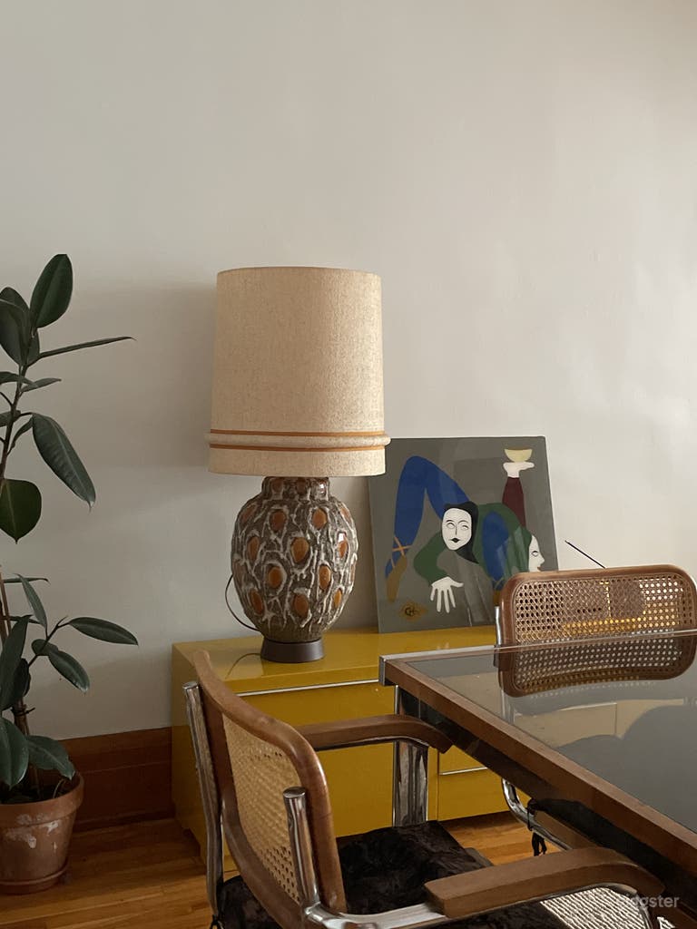  Vintage Mid-Century Modern/Space Age Apartment 