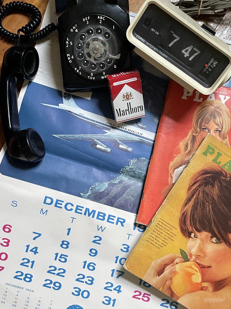  Vintage Mid-Century Modern/Space Age Apartment 