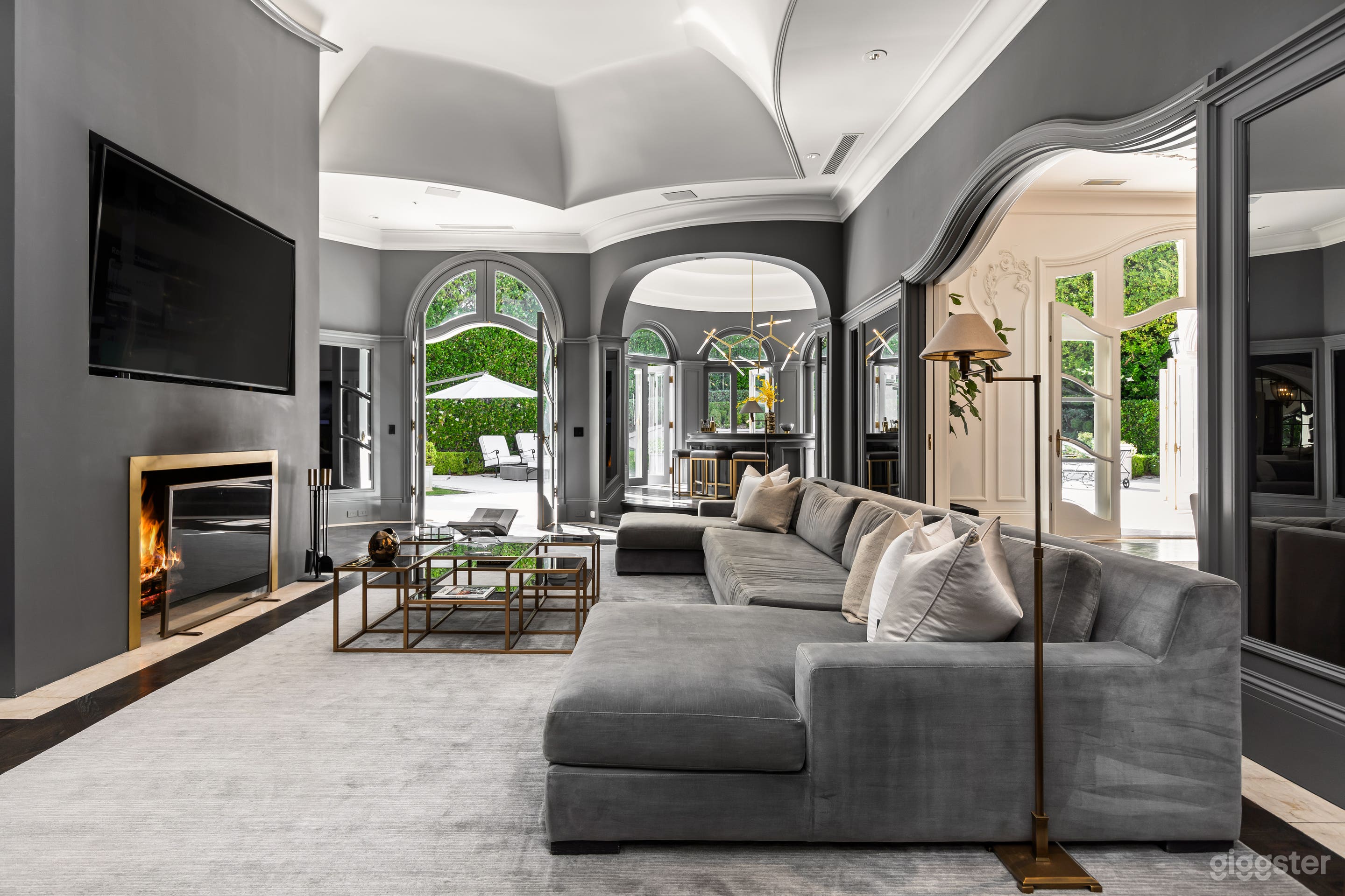 Chateau De Laurel - French Mansion Beverly Hills Photo 2