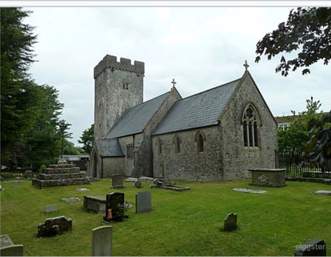 Beautiful and Intimate Village Church  Photo 4
