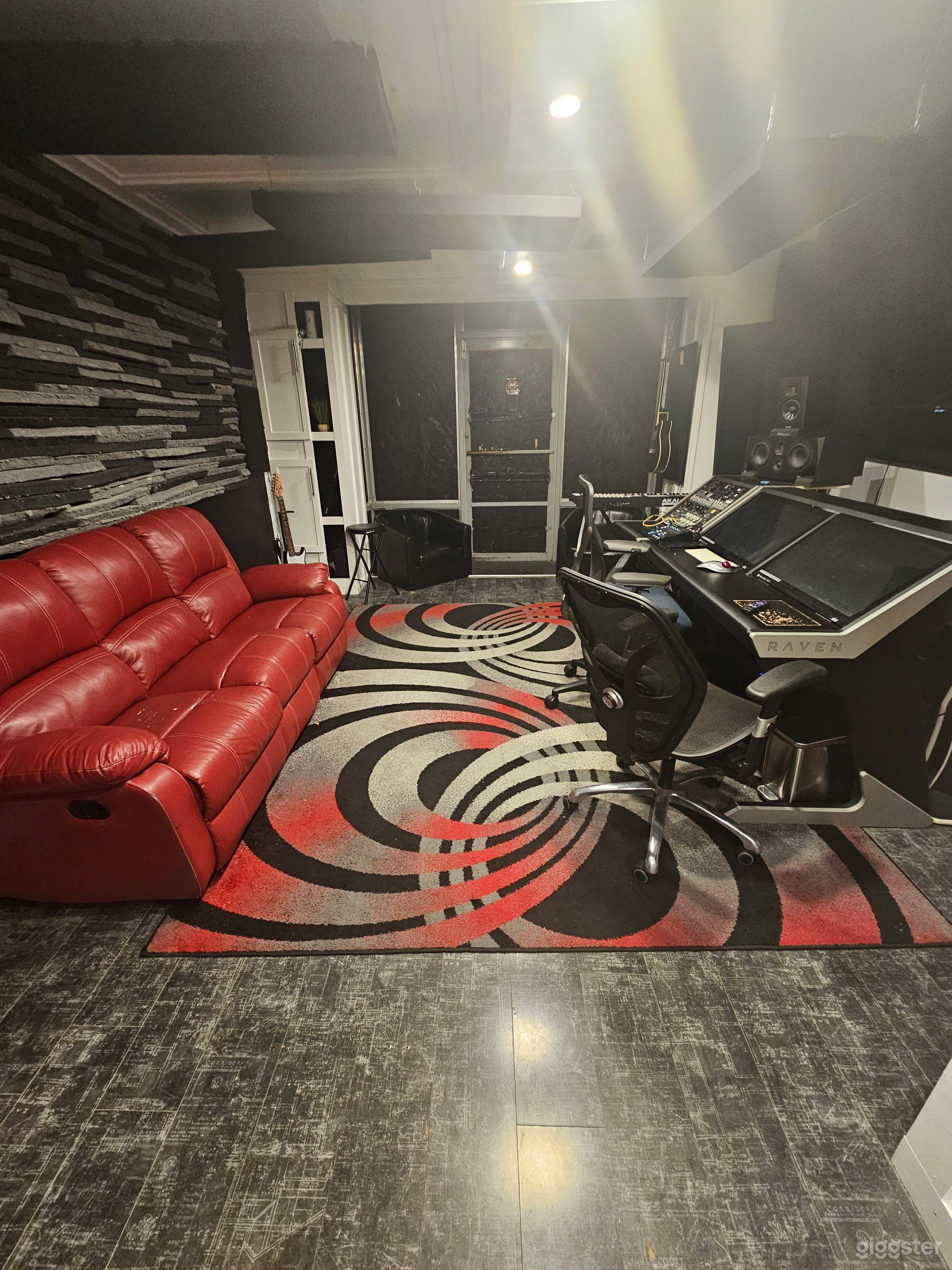 Professional Recording Studio Photo 4