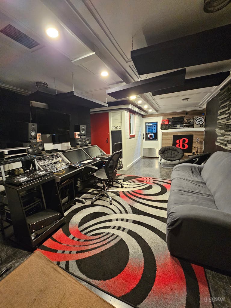  White Recording Studio 