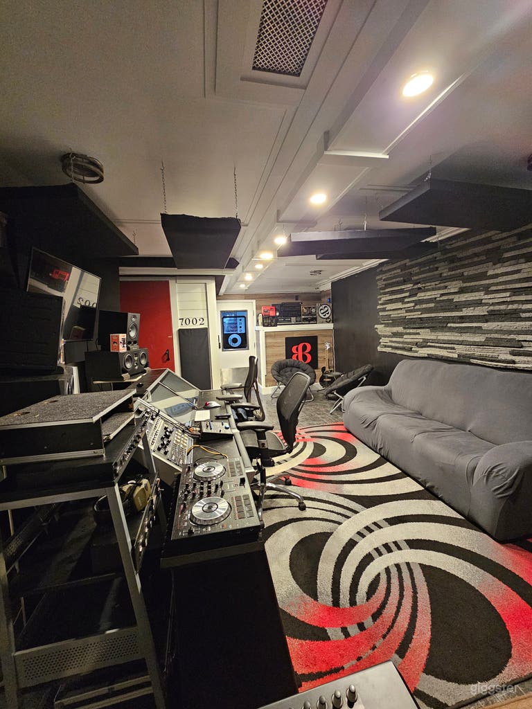  White Recording Studio 