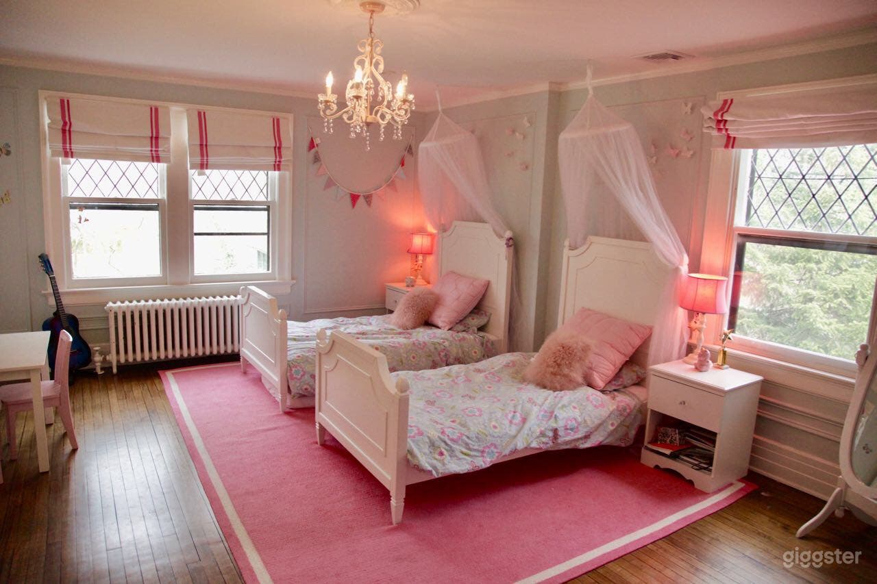 Unique Gorgeous Mansion  Photo 4