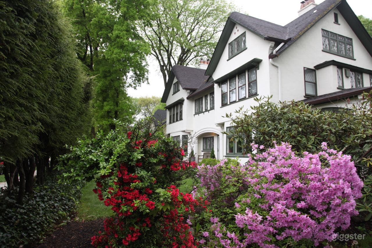 Unique Gorgeous Mansion  Photo 1