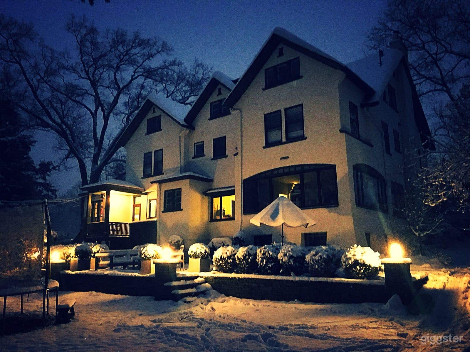 Unique Gorgeous Mansion  Photo 2