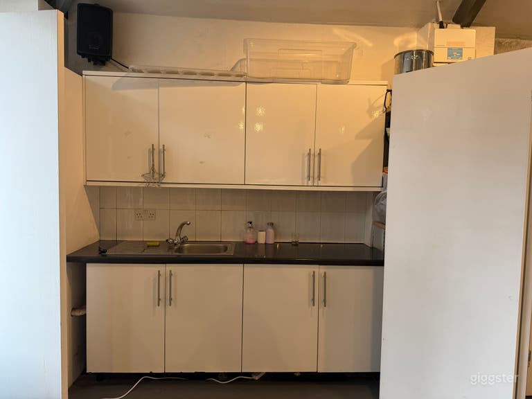  Small kitchenette at the bottom of the studio 