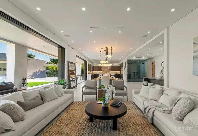  SCULPTED MODERN ESTATE WITH POOL & SKYLIGHTS 