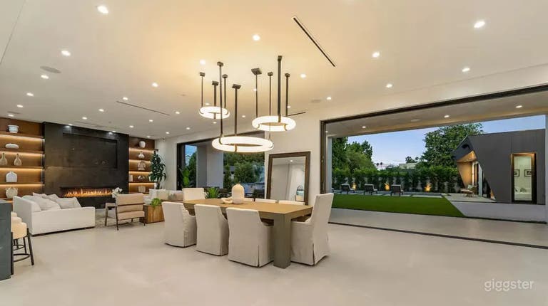  SCULPTED MODERN ESTATE WITH POOL & SKYLIGHTS 