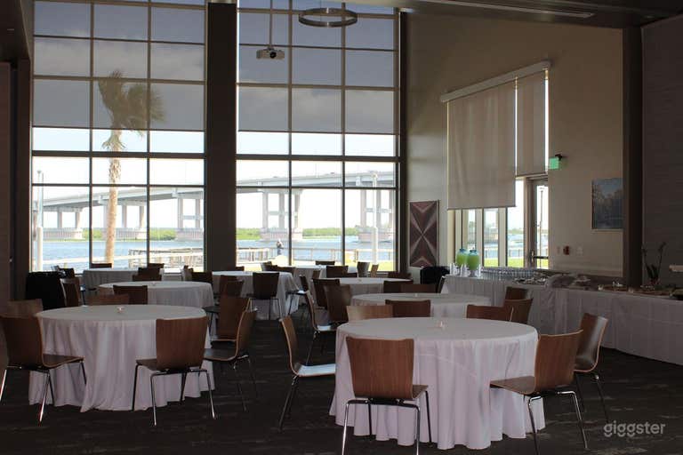  Stunning River View Room 