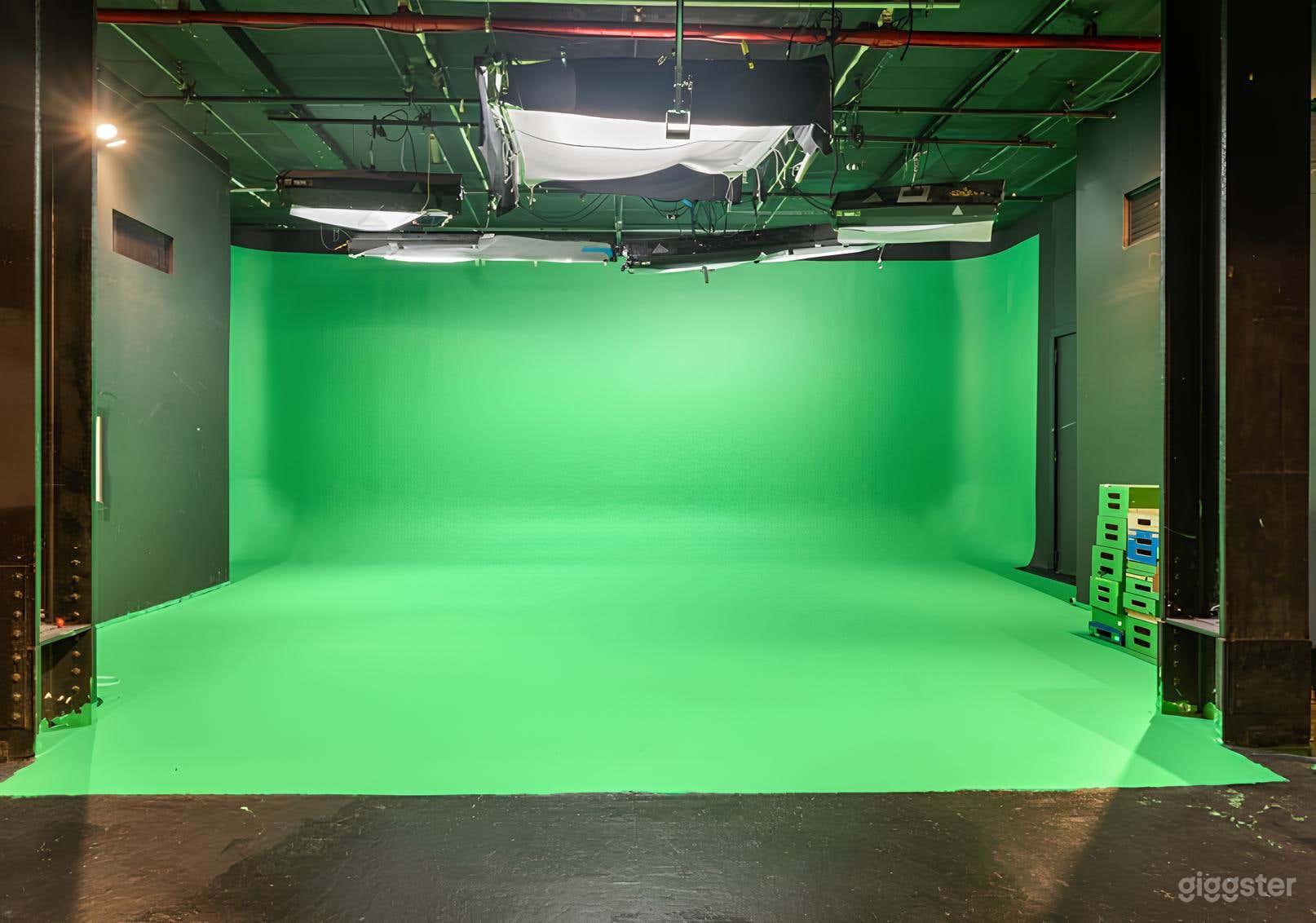 Studio A with Seamless Cyc Wall Photo 1