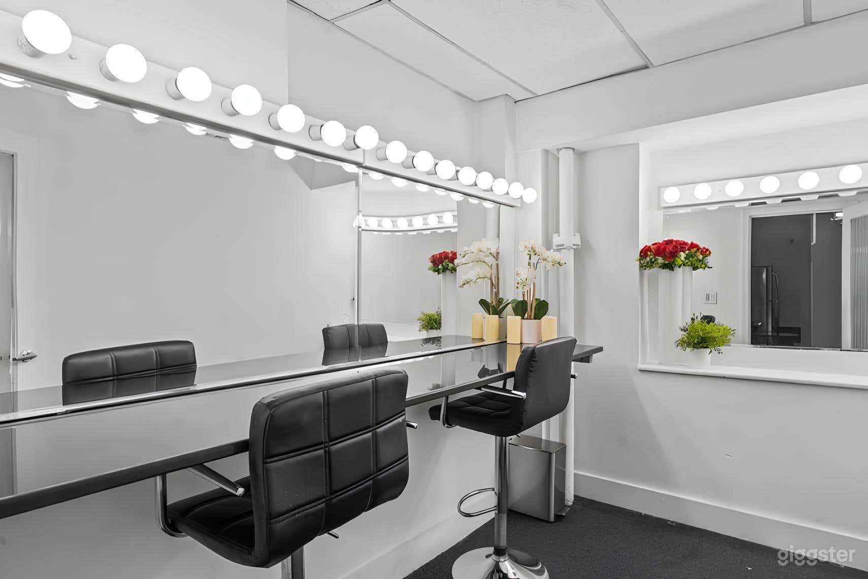 Studio A with Seamless Cyc Wall Photo 4