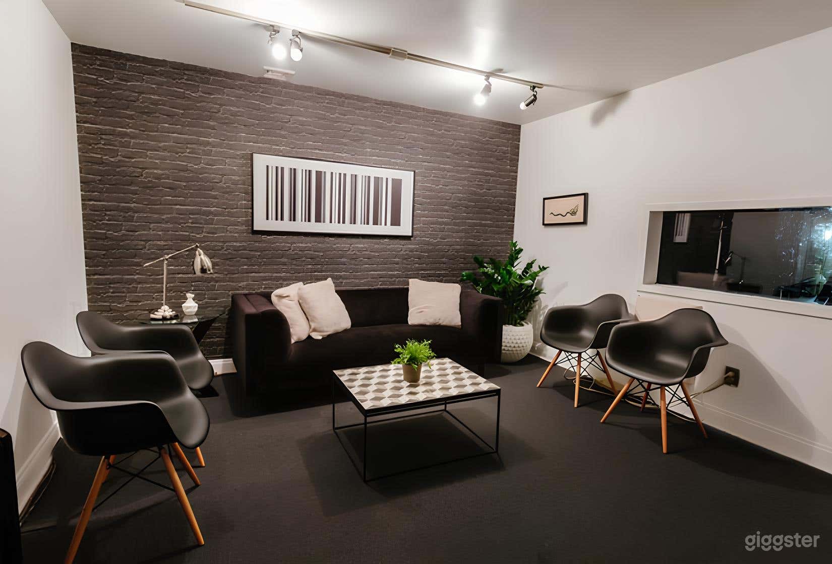 Studio A with Seamless Cyc Wall Photo 3