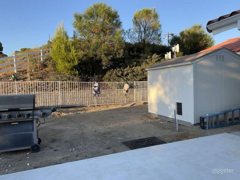  Large Grecian Pool in Santa Clarita 