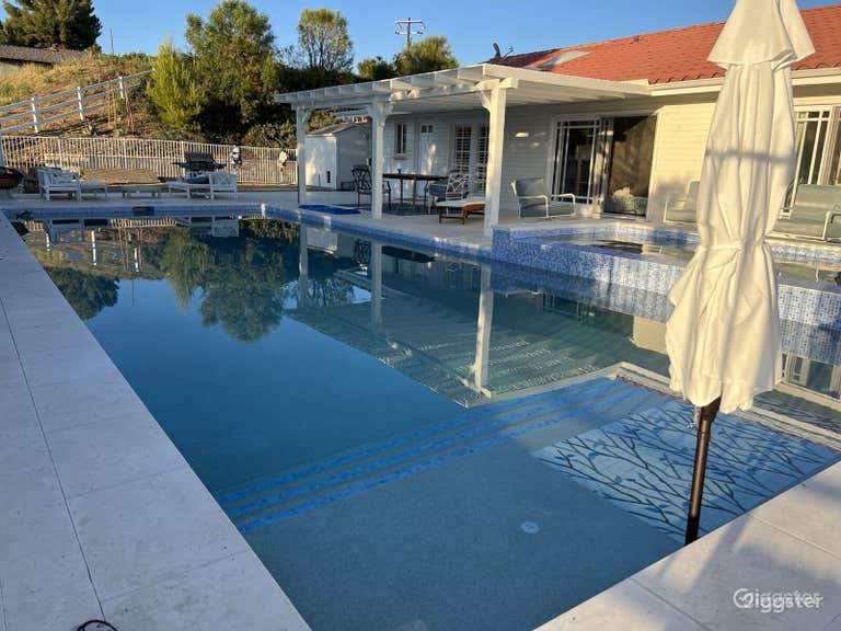  Large Grecian Pool in Santa Clarita 