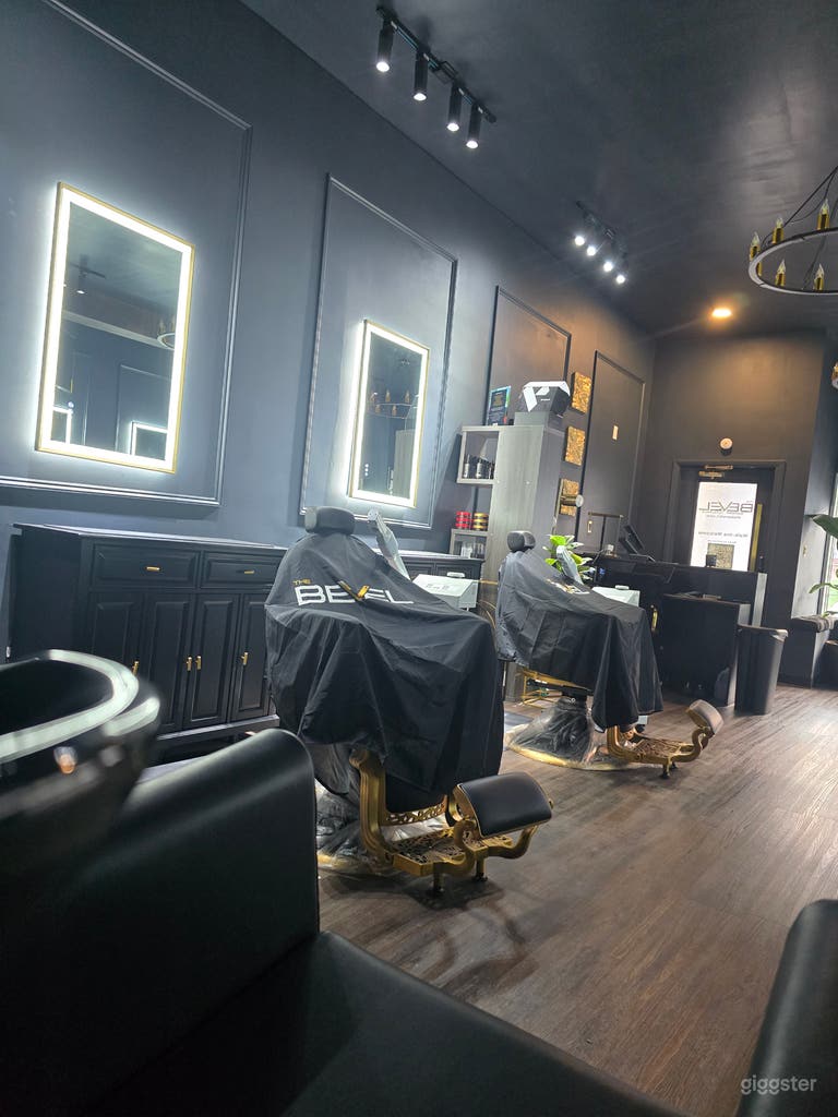  Salón KC Barber listo para filmar con un toque urbano de lujo 