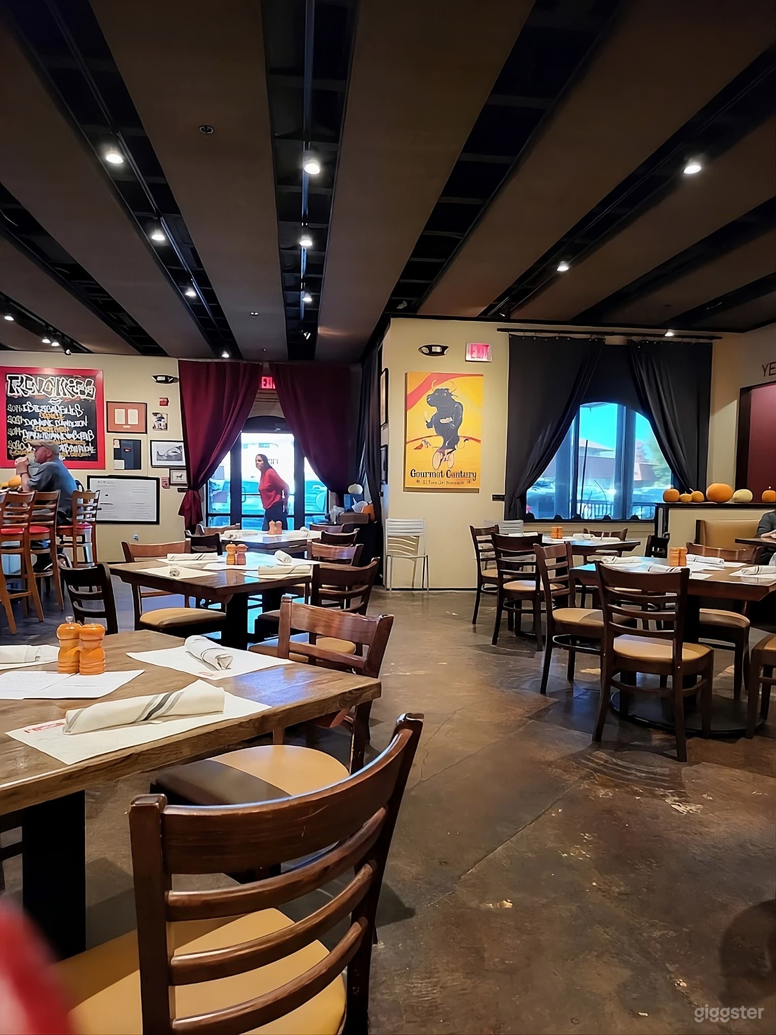 Rustic Italian Pizzeria & Wine Bar with Wood-Fire Oven Photo 3