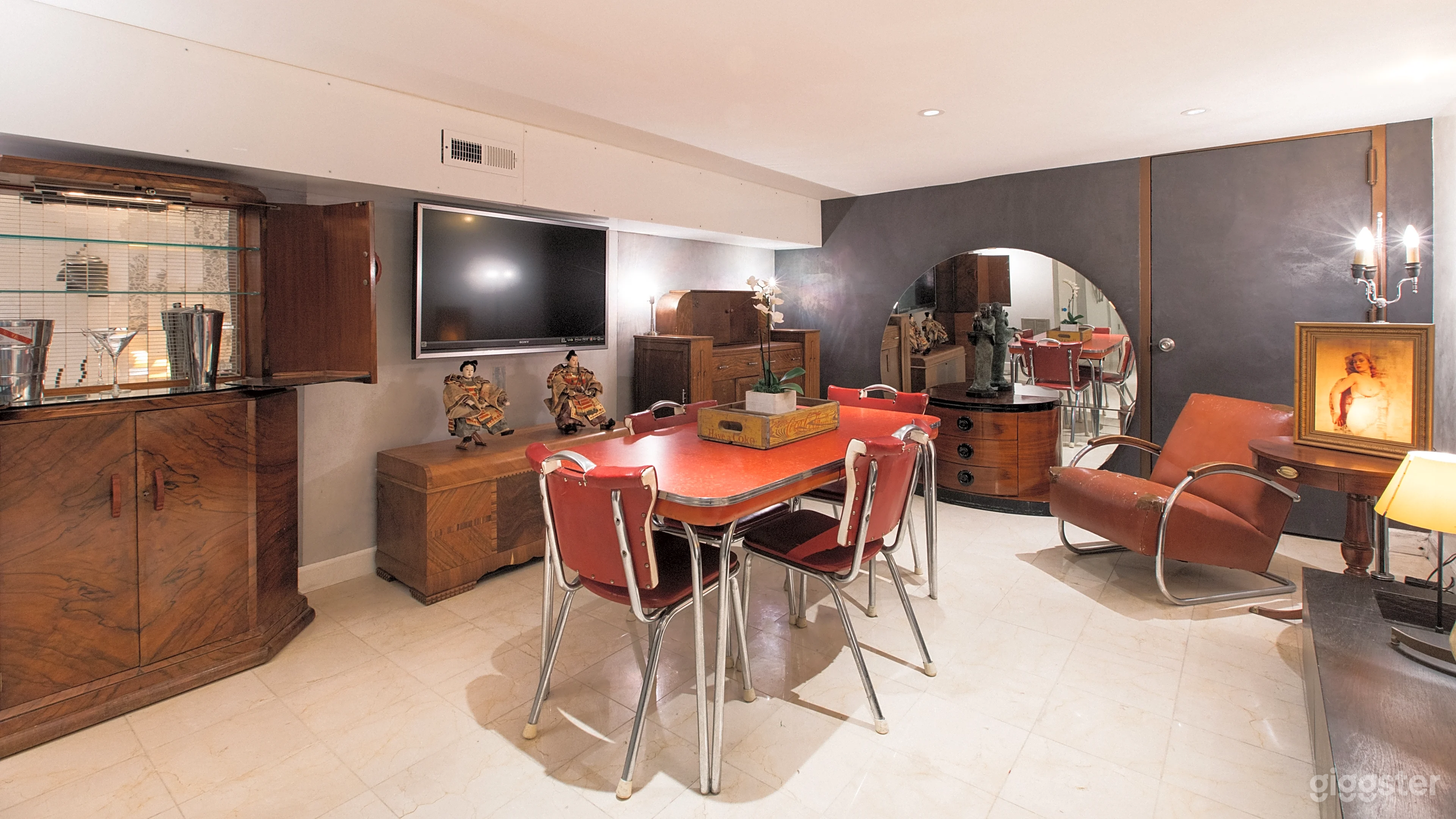 The Showroom Photo 2