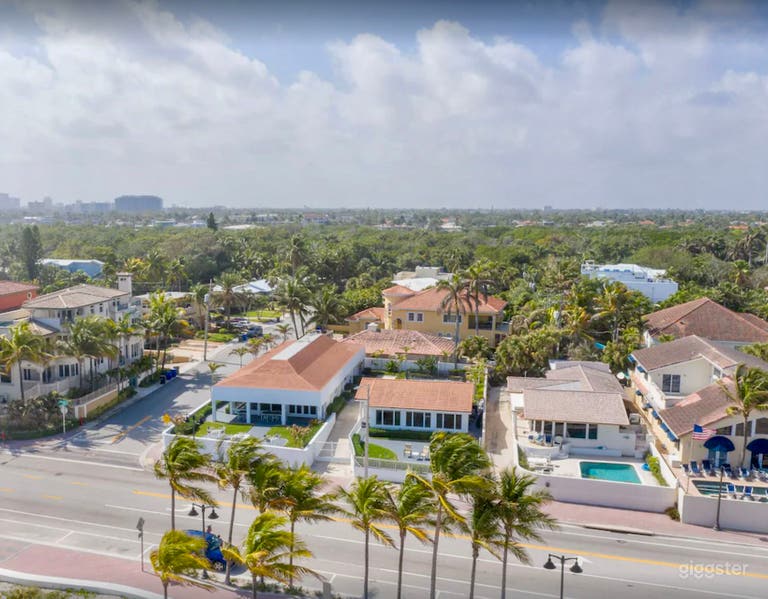 Luxury Sunrise Beach Front House with Pool  