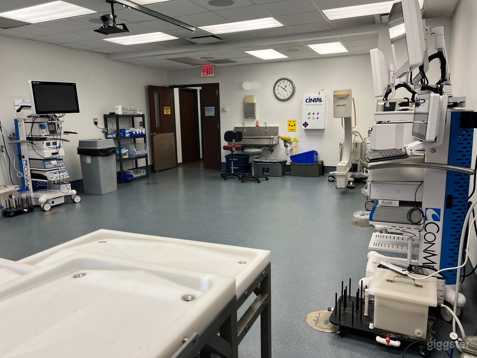 Medical/Laboratory setting w/ equipment and conference room Photo 3