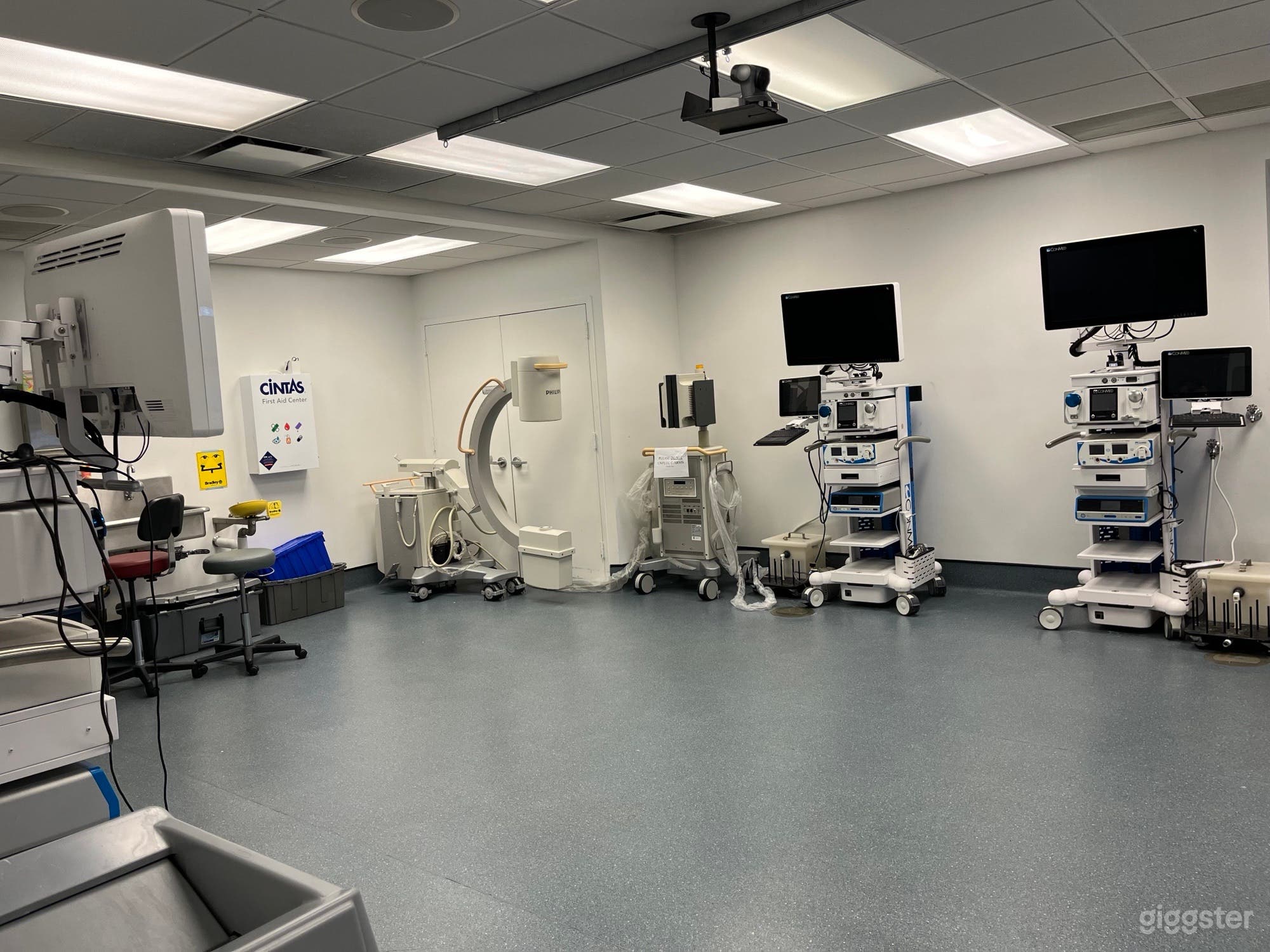 Medical/Laboratory setting w/ equipment and conference room Photo 2