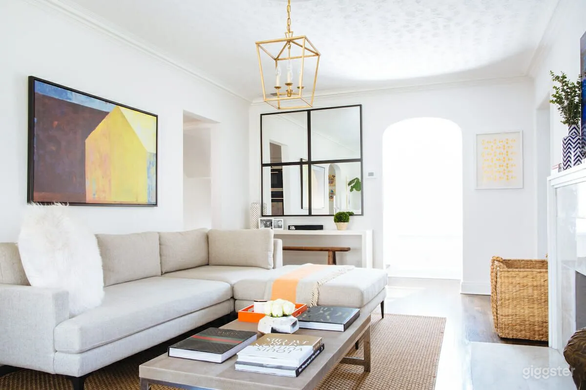 Bright Modern Apartment Photo 1