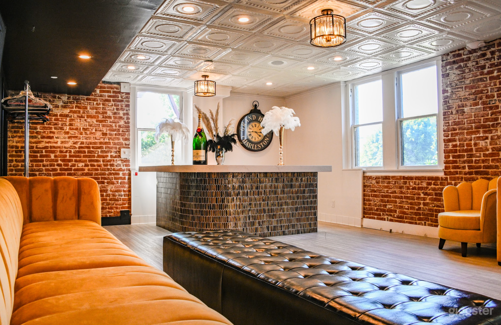 Champagne Parlor Photo 4