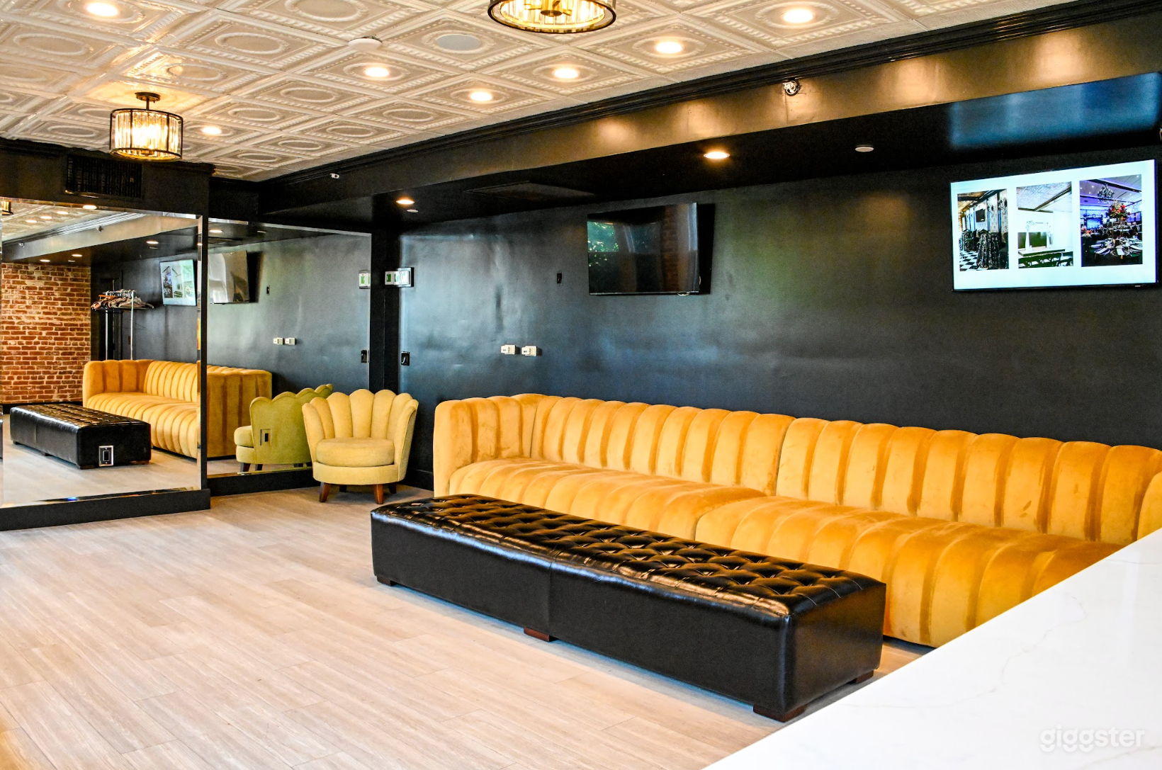 Champagne Parlor Photo 1