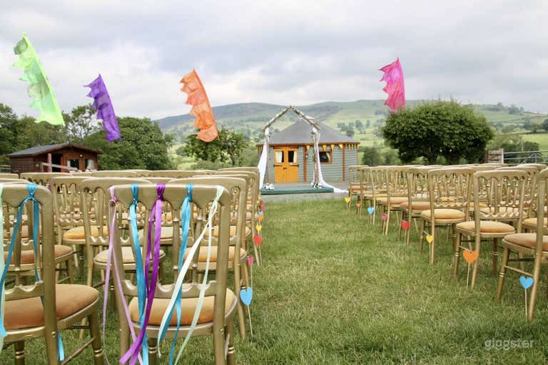  Rustic Countryside Barn & Glamping Venue 