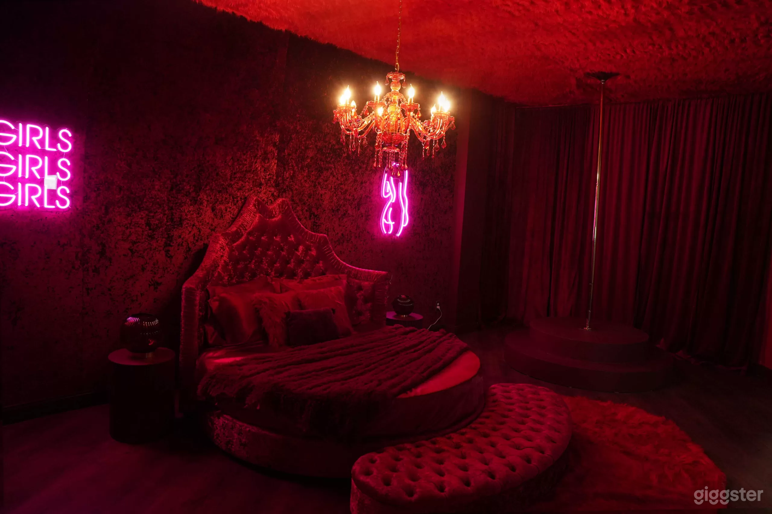 The Red Room Photo 3