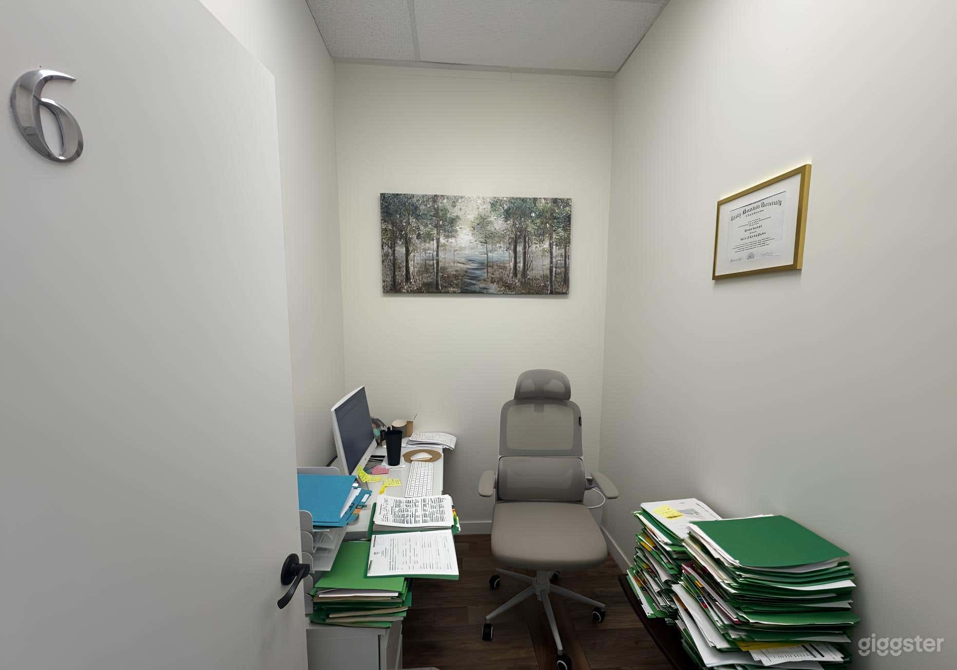 Fully Functioning Doctor's Offices Photo 3