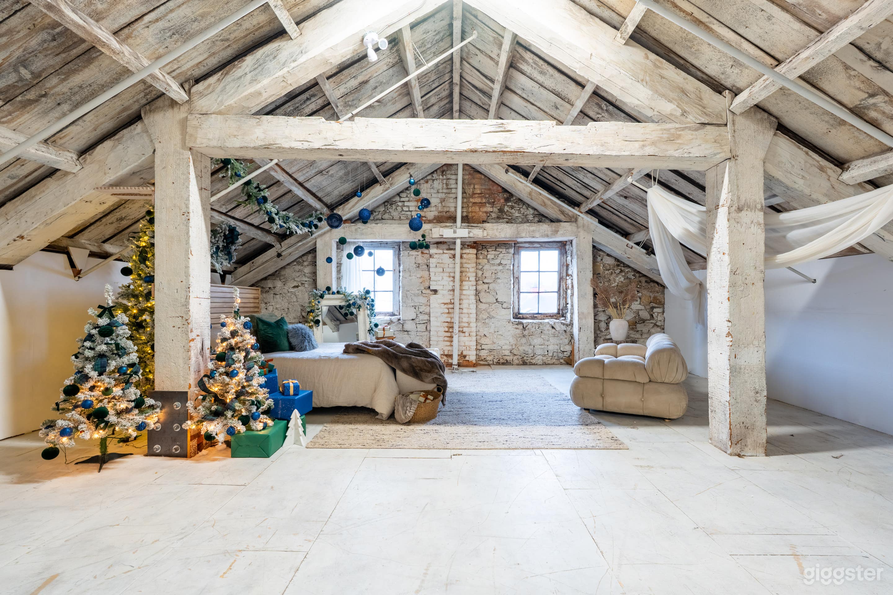 The Bedroom in Hamilton Photo 1