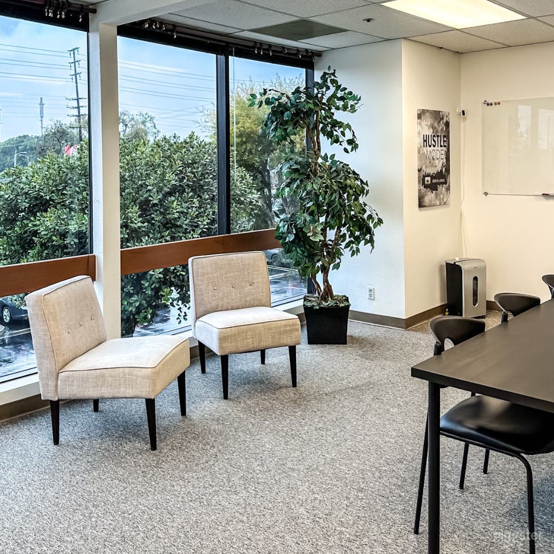 Modern South Bay/Torrance Conference Room Photo 3