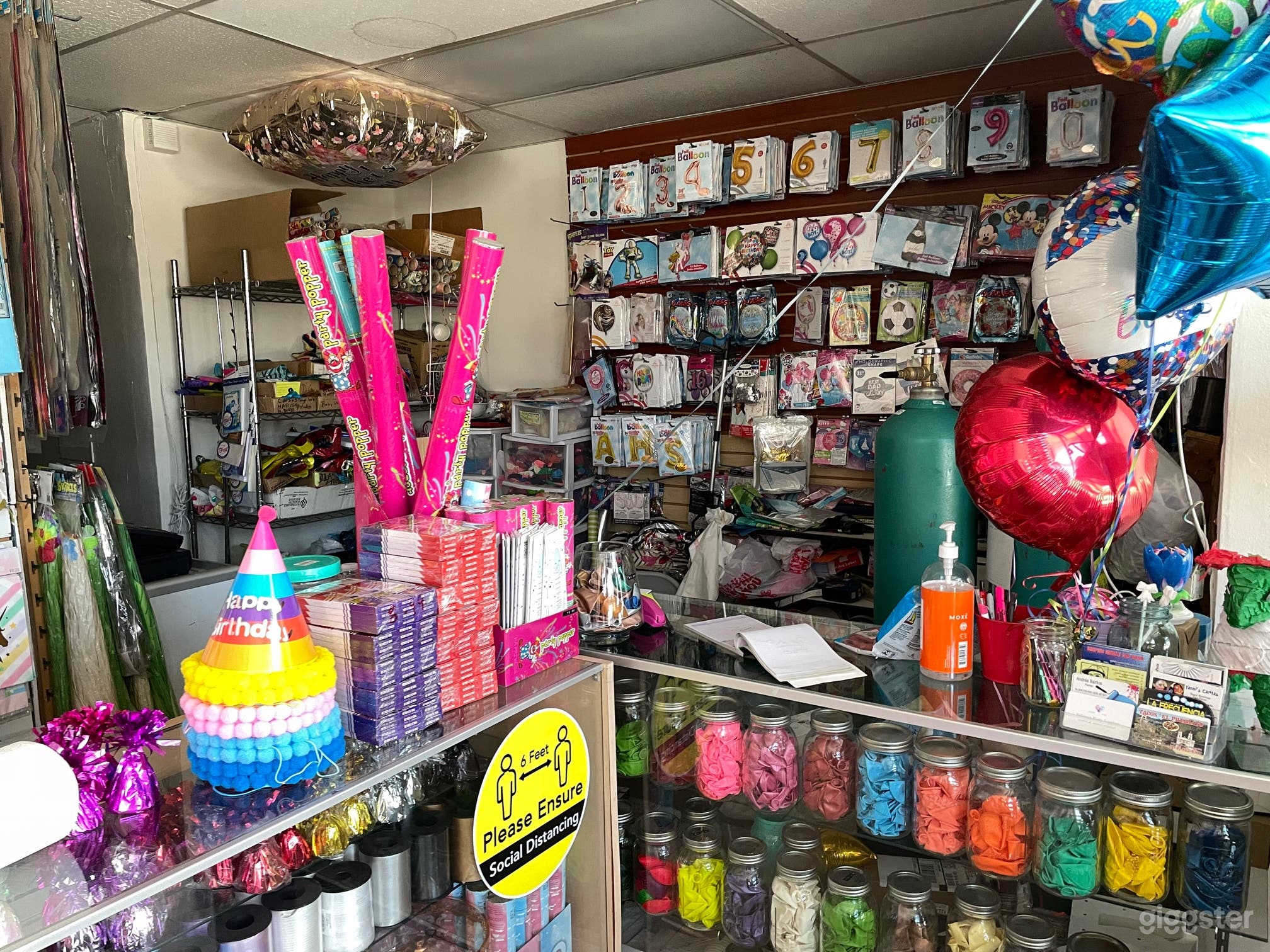 Party Supply Store Photo 4