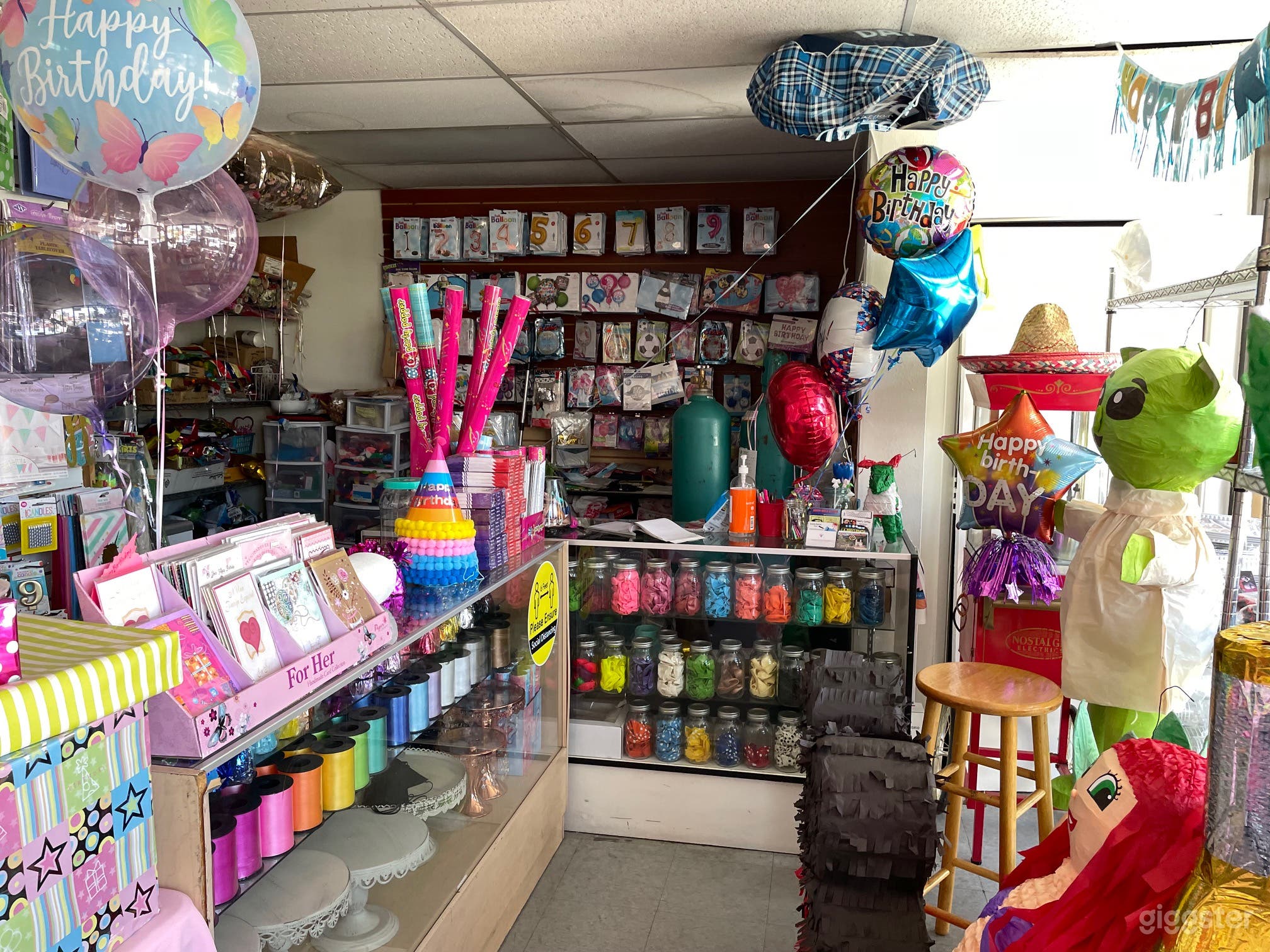 Party Supply Store Photo 3