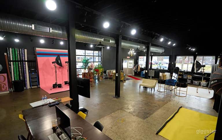  Indianapolis Luxury Portrait & Fashion Photography Studio (Entire Studio) 