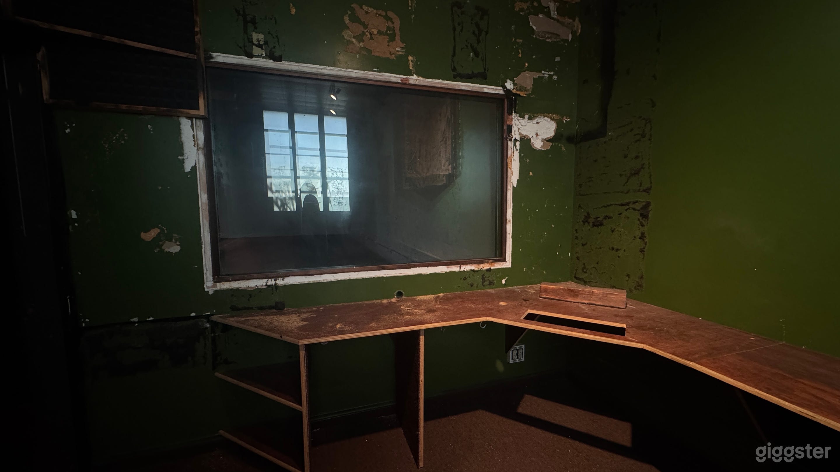 Abandoned Warehouse with Multiple Sets Photo 4