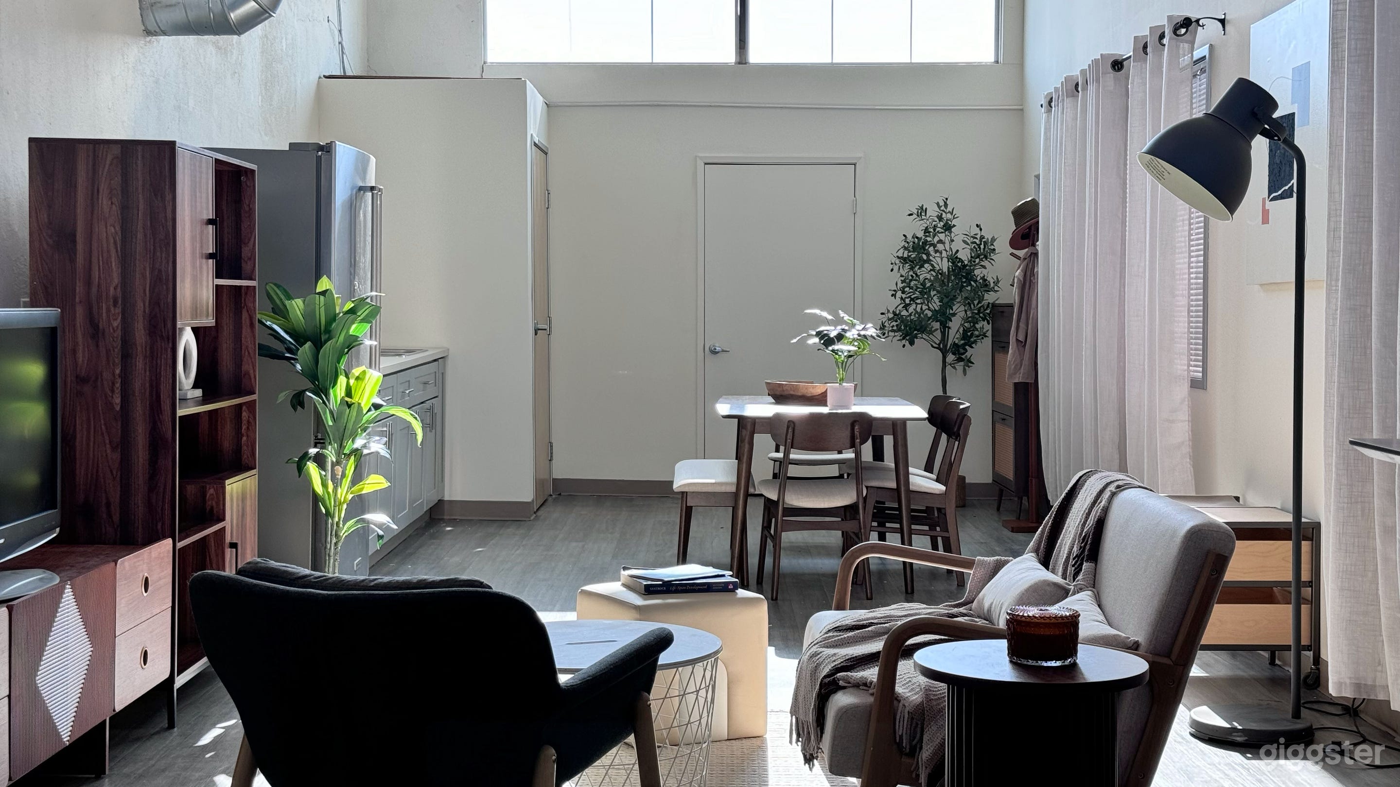 Modern Loft & Apartment Studio Set Los Angeles Photo 3