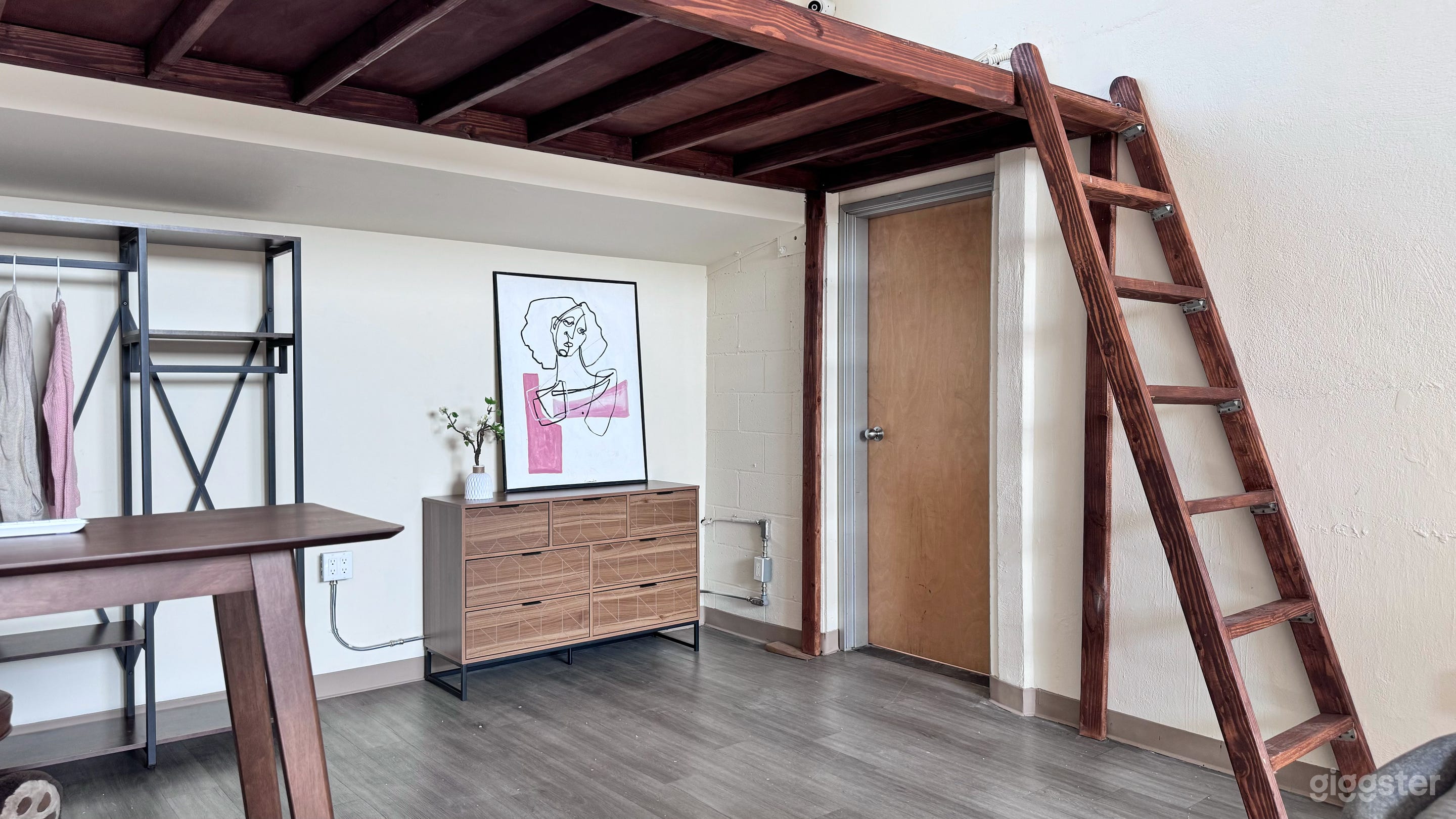 Modern Loft & Apartment Studio Set Los Angeles Photo 4