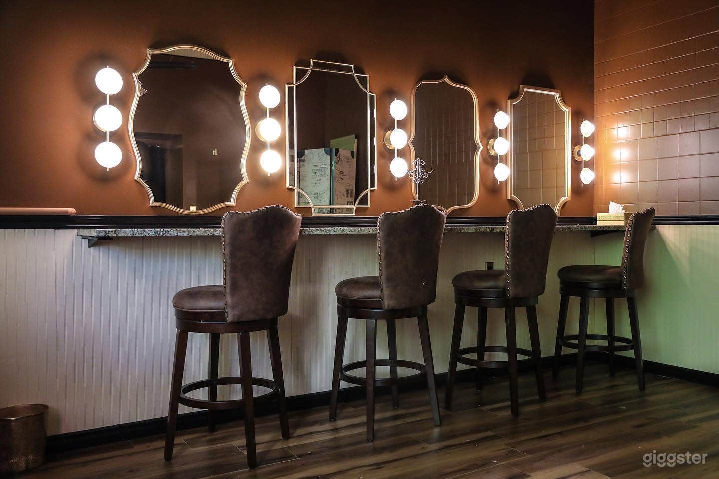Cadence Lounge Photo 3