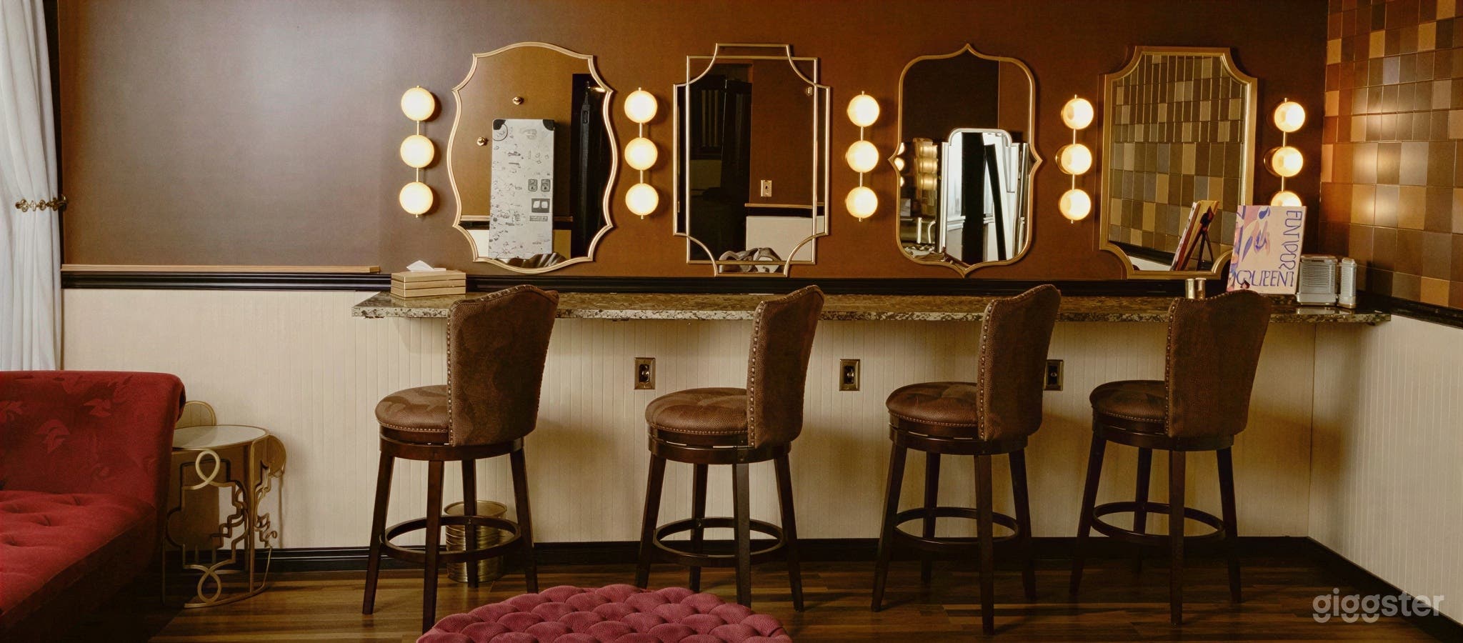 Cadence Lounge Photo 2
