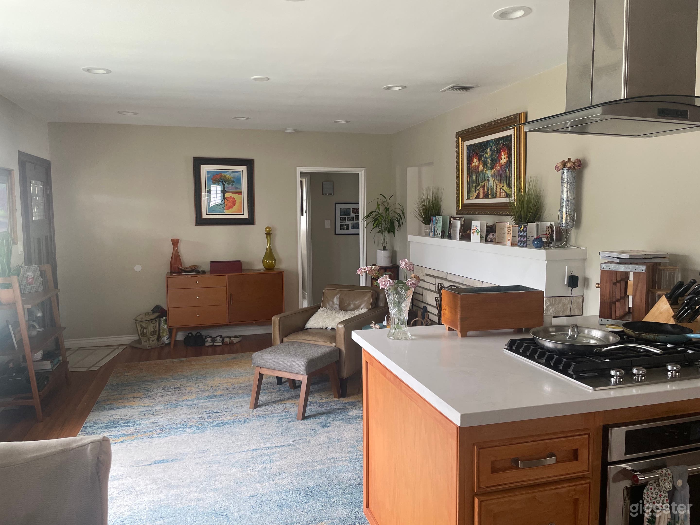 Entrance/Sitting Room