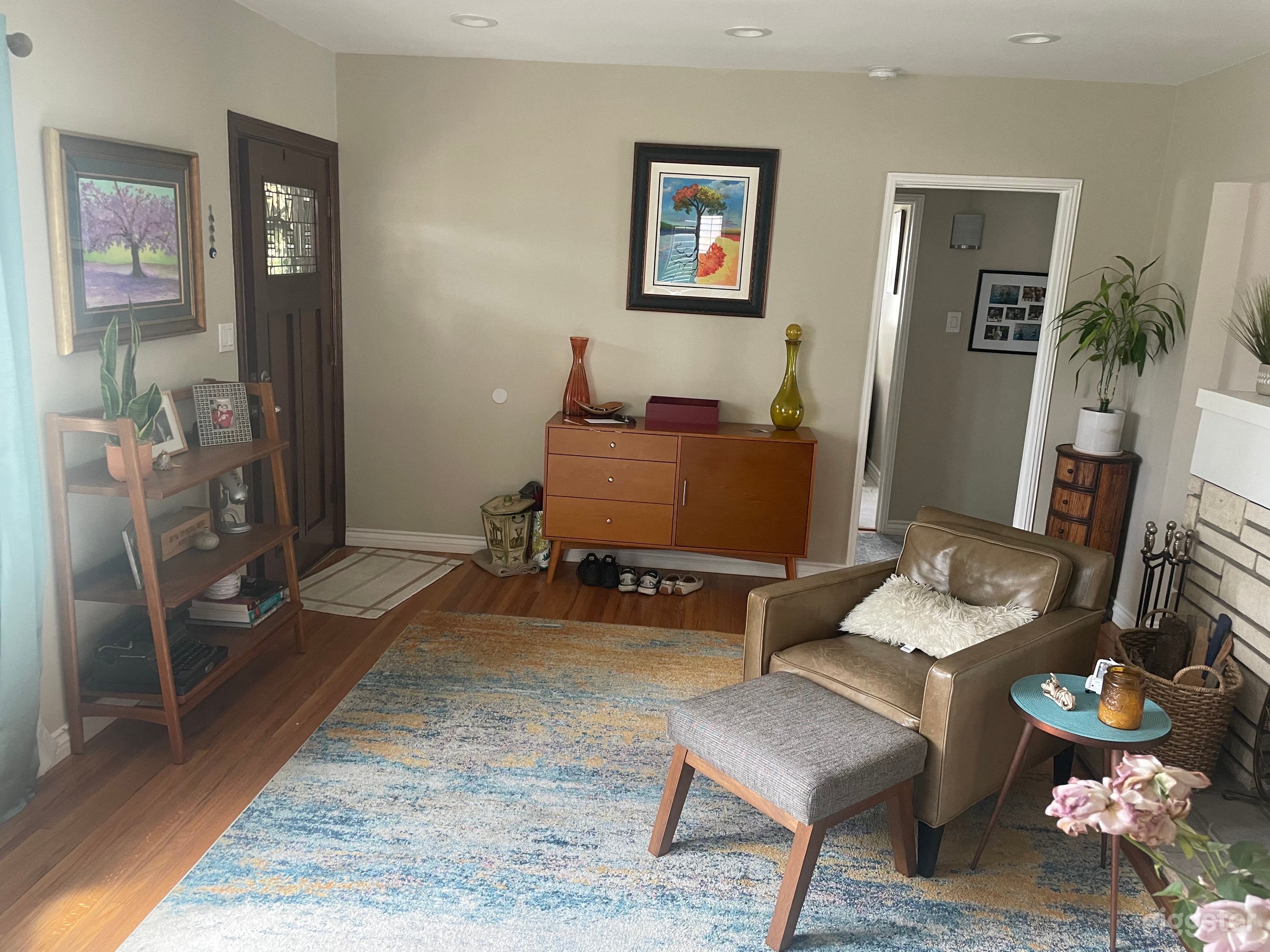 Modern Suburban/Burbank Home with Pool Photo 4