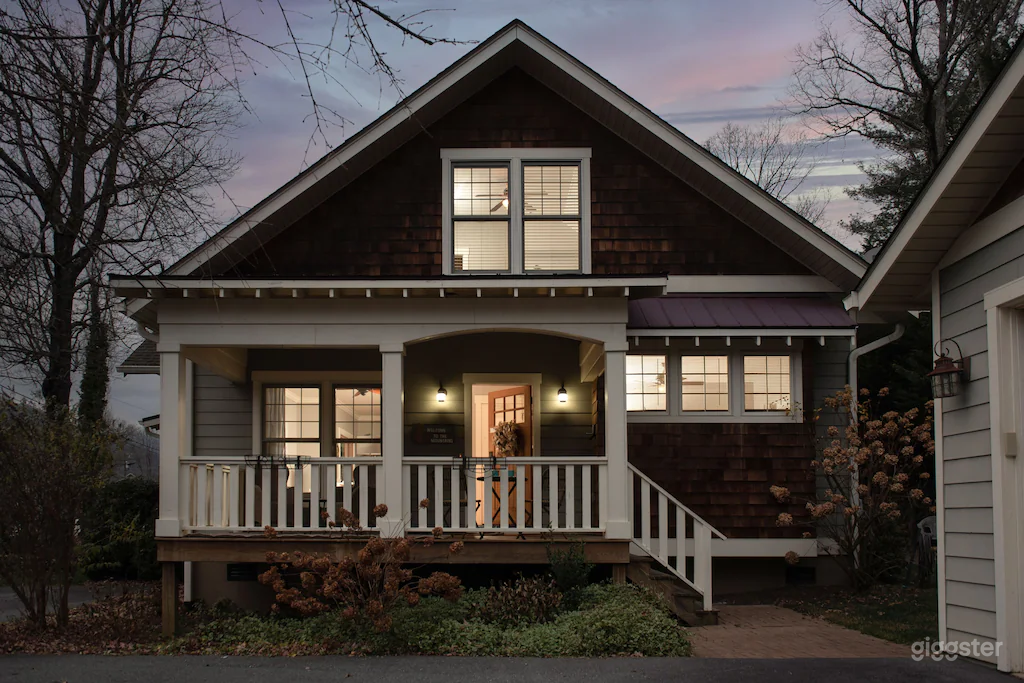 Beautiful, Spacious Townhouse in a Charming Mountain Town near Asheville Photo 1