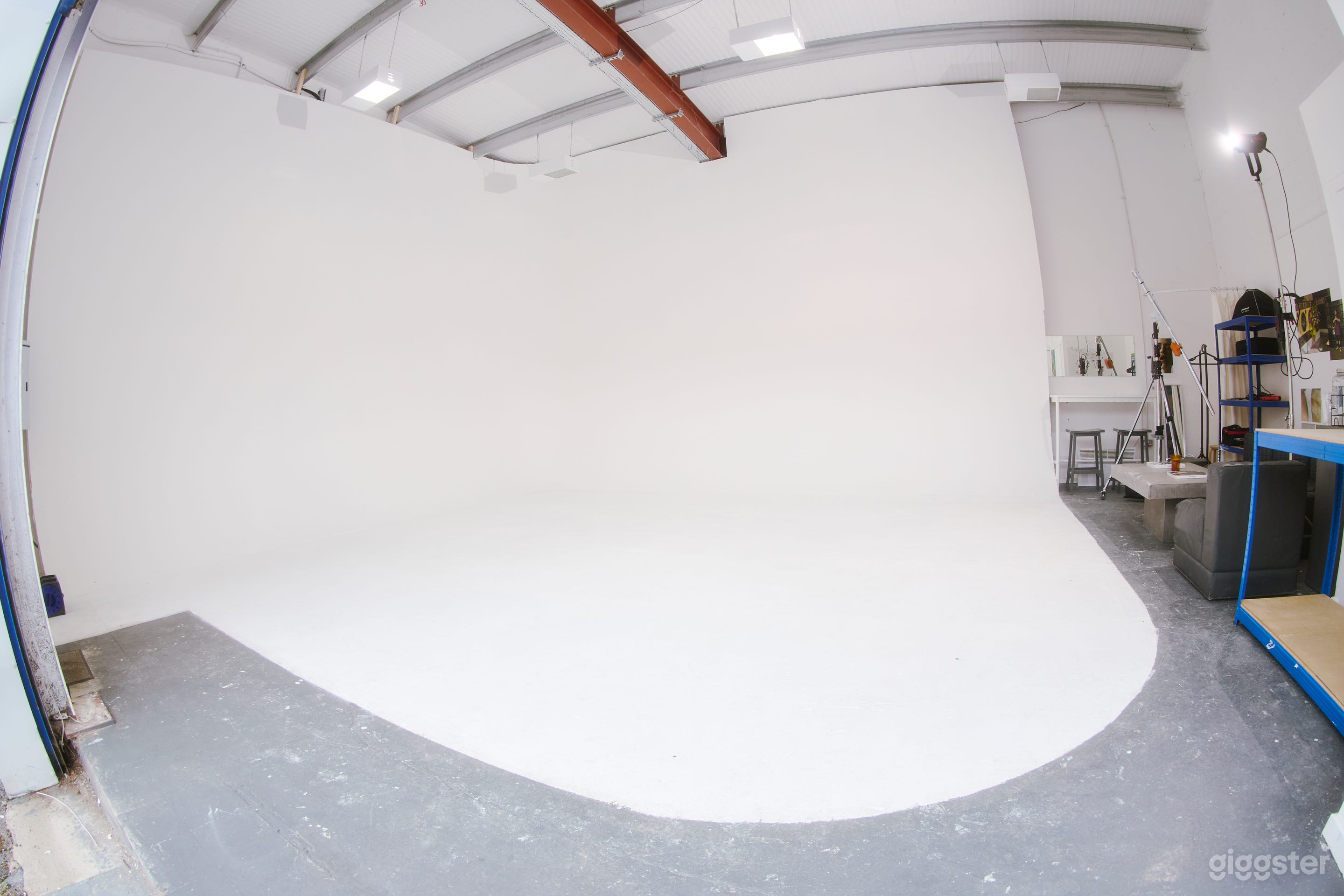 Our 485ft², 16ft high L-shaped cove offers endless possibilities for customization and creativity.